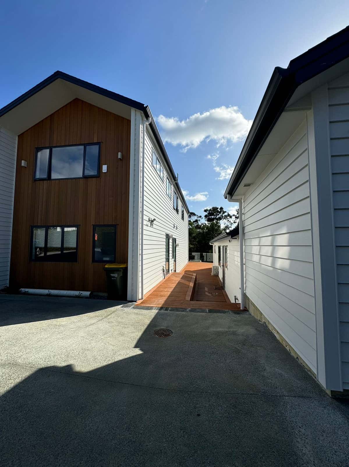 Narrow drive separating the main house from the second dwelling, Greenhithe