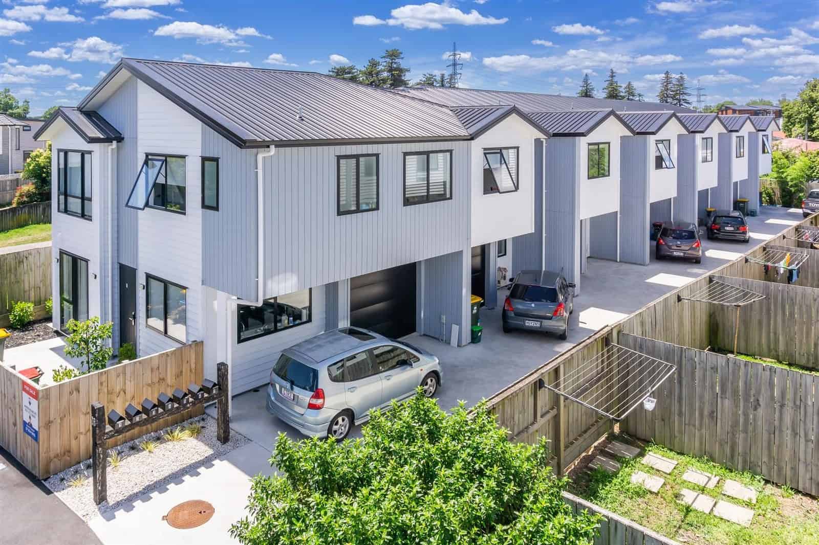 Elevated view along the terrace row and its shared drive, Hamilton