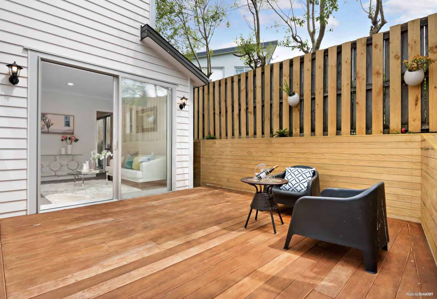Hardwood deck enclosed by a timber batten screen with outdoor seating, Mairangi Bay