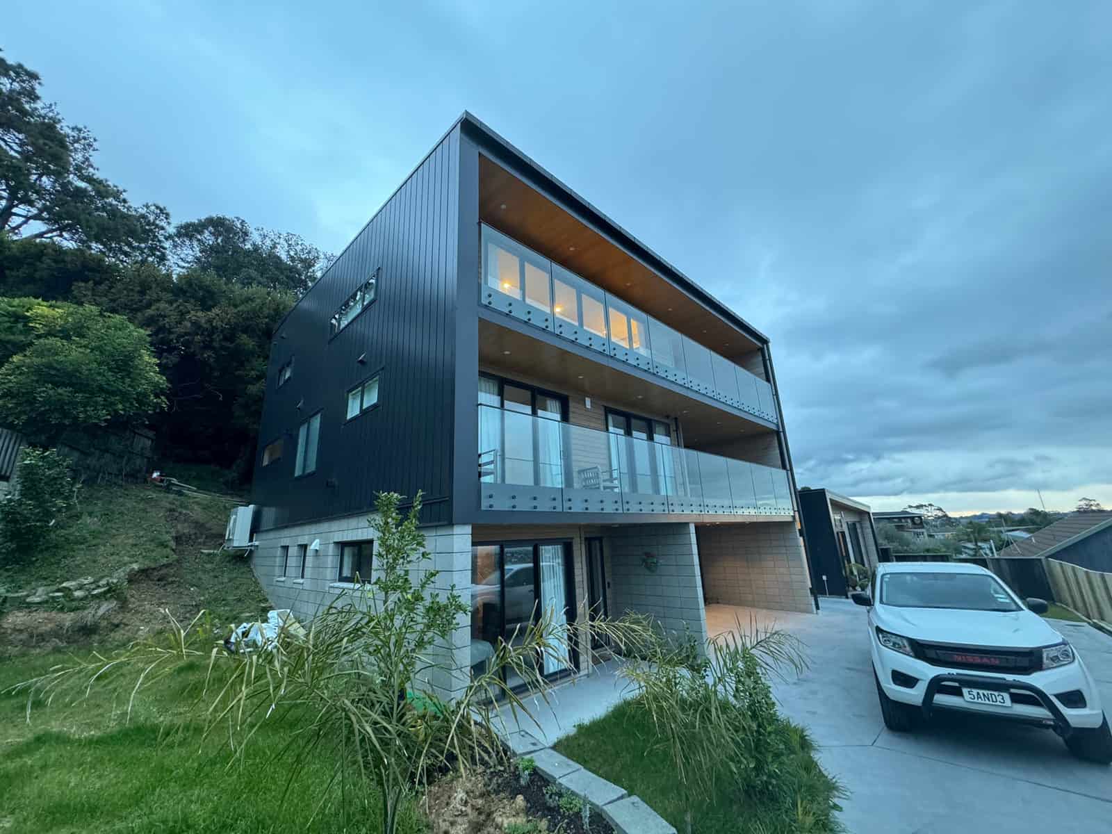 Three-level house on its sloping site seen from the lawn, Red Beach