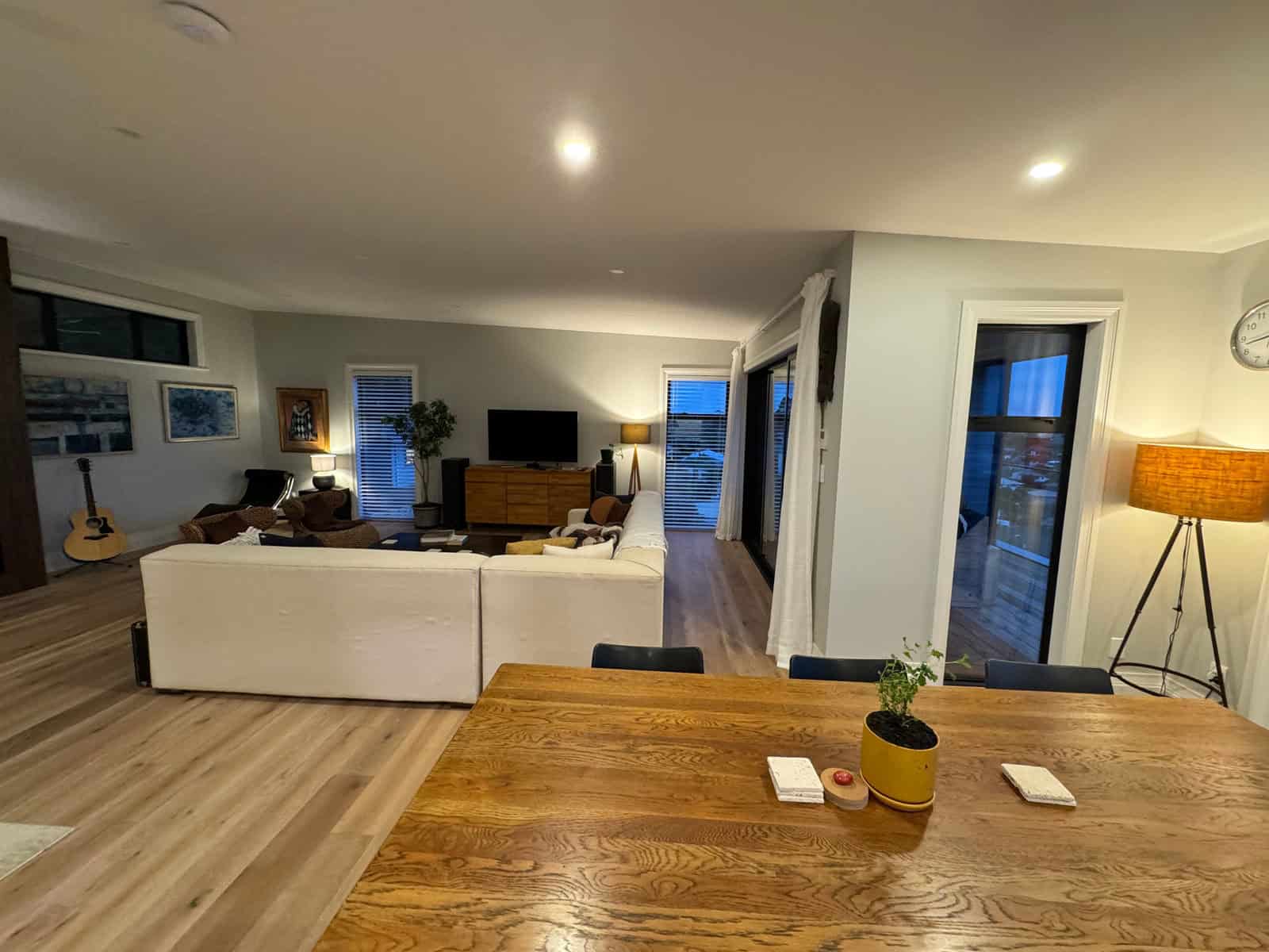 Dining table and living area with the coastal view through the corner glazing, Red Beach
